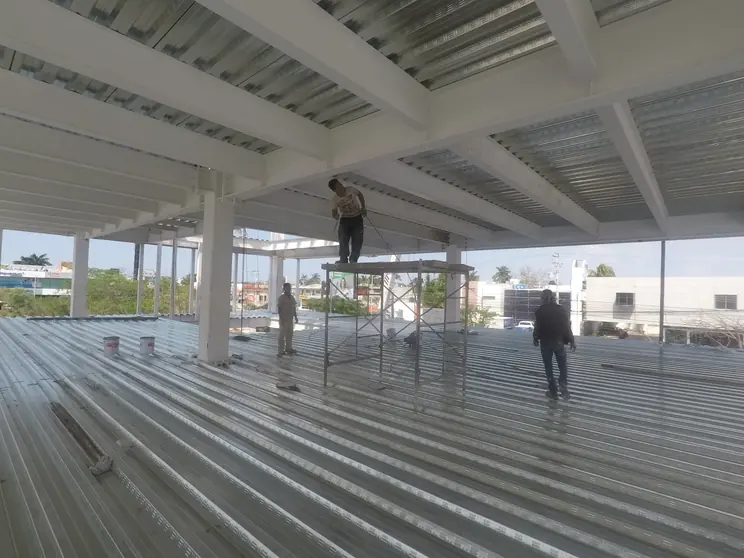 Losacero y estructura pintada con cuadrilla